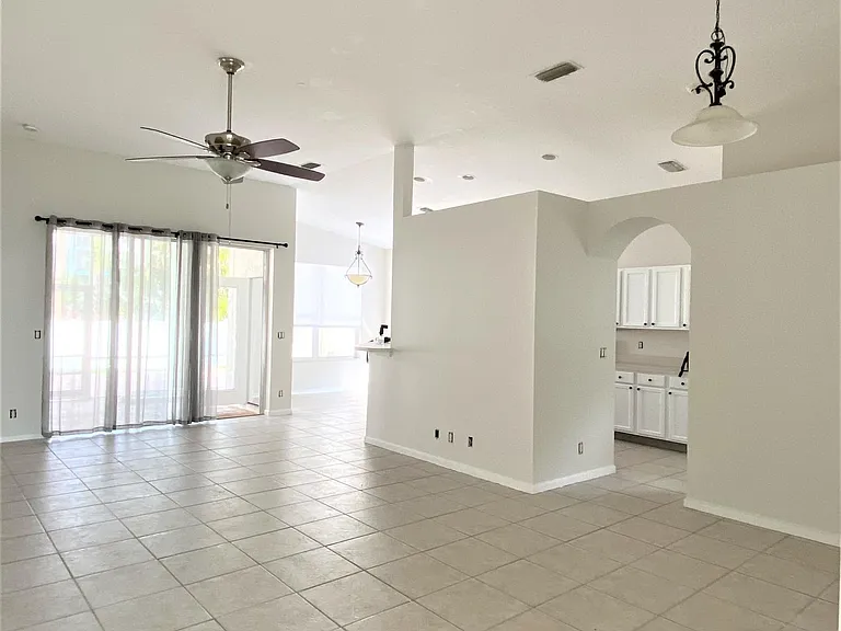 880 NW Waterlily Pl — Photo 4