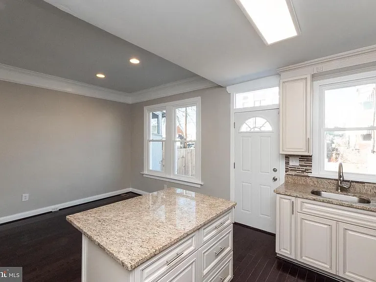 465 Luray Pl NW — Photo 19
