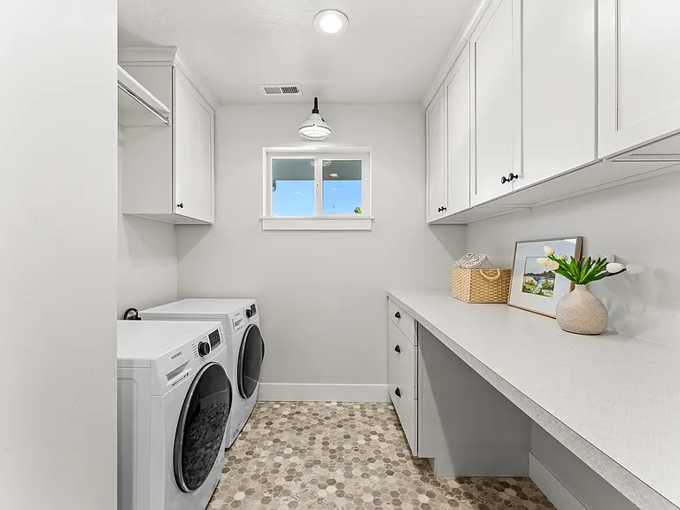 4835 N Mitchell St — Photo 30