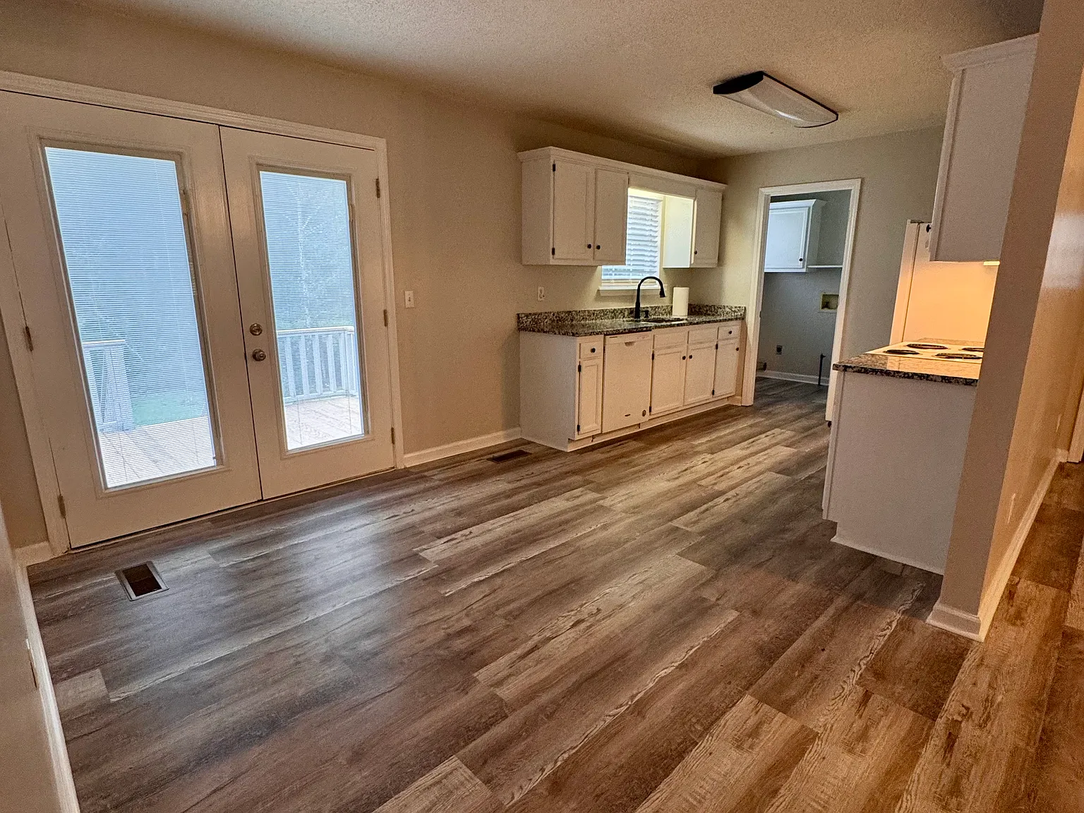3 bed, 1350 sqft, $1,900 — Photo 3