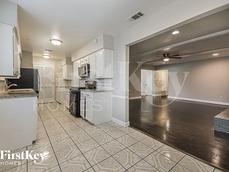 1309 Monterrey Dr — Photo 9