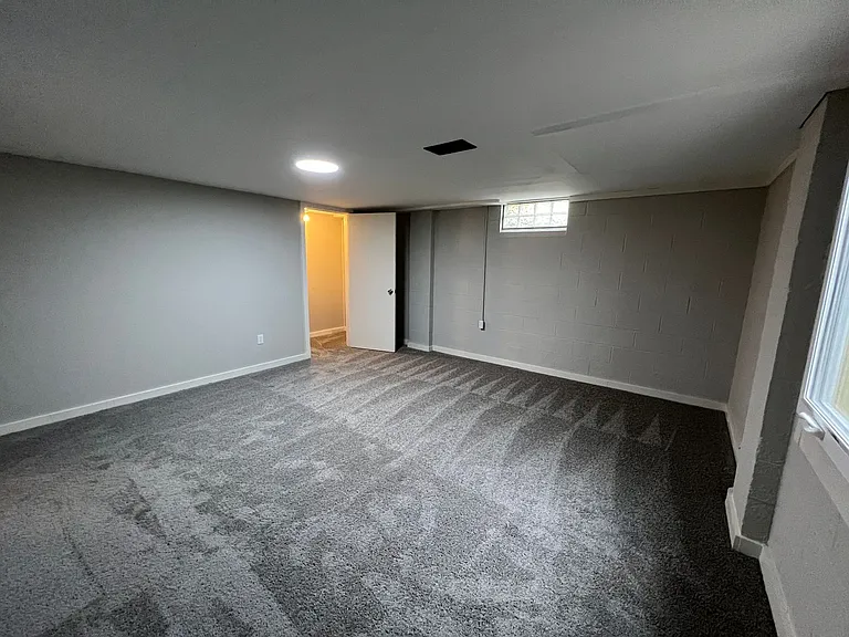 1387 E Gates St — Photo 22