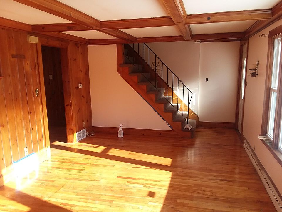 2nd image of 71 Oxford Ave