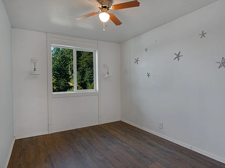 413 E Herron Blvd NW — Photo 16