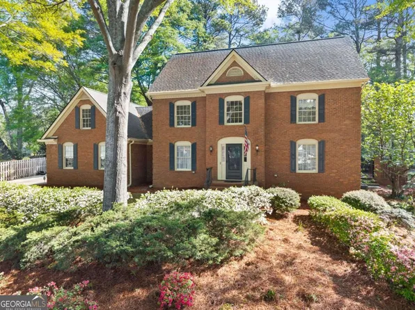 556 Daisy Nash Dr, Lilburn, GA 30047