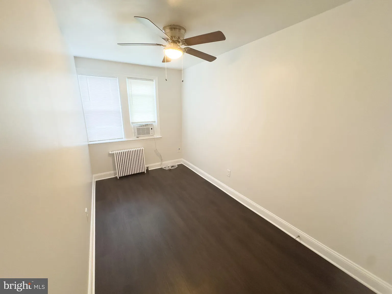 3 bed, 900 sqft, $3,000 — Photo 3