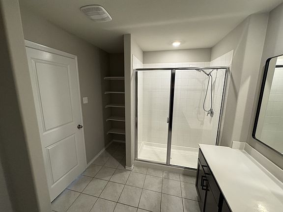 5th image of 929 Alton Dr