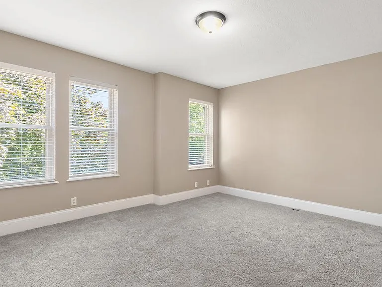 1131 Franklin Ave — Photo 26