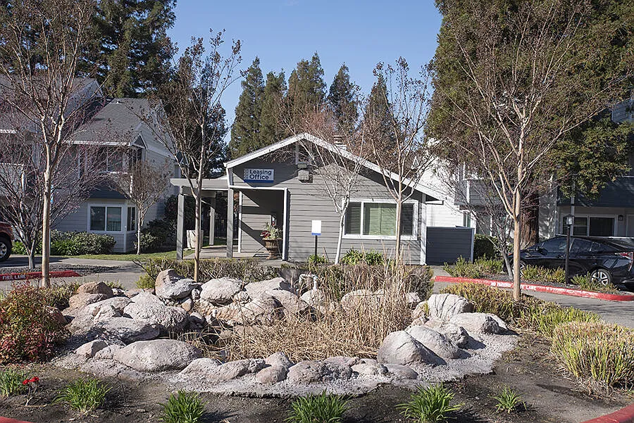 Oak Ridge Apartments — Photo 2
