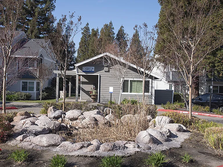 Oak Ridge Apartments — Photo 2