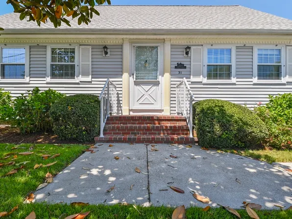 31 Kevin Dr, Dartmouth, MA 02747