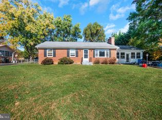 5 Broken Arrow Rd, Round Hill, VA 20141