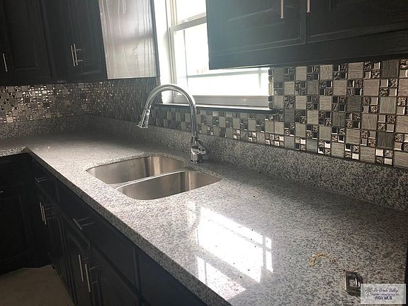 3rd image of 3885 Vivian Dr