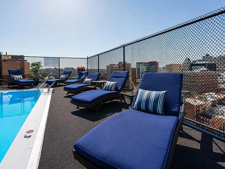 611 Park Avenue — Photo 12