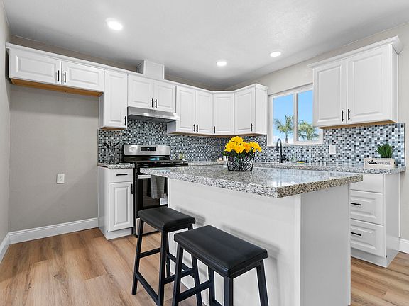 2nd image of 823 N Camelia Avenue