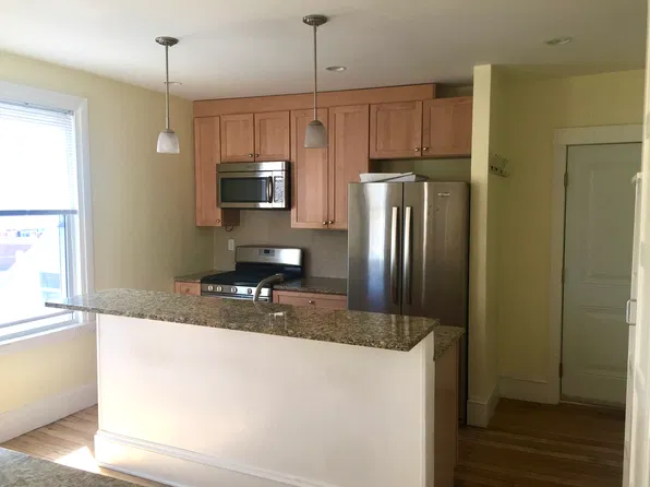 14 Saunders St APT 2, Portland, ME 04103