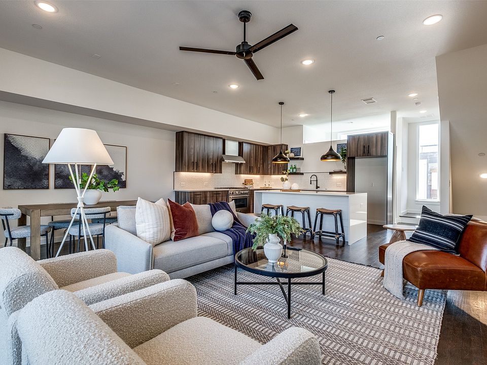 1st image of 1901 N Carroll Ave #102