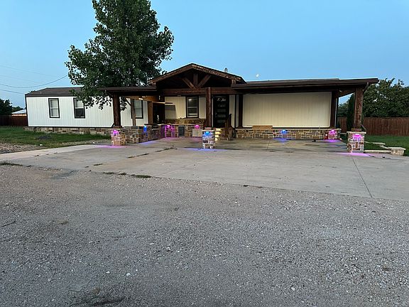 2nd image of 907 Hoss Rd