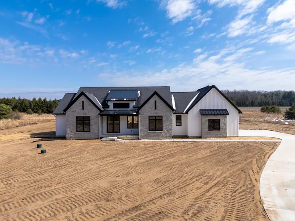 61121 Airpark Ln, Mattawan, MI 49071