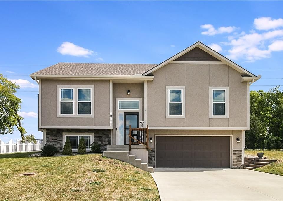 1st image of 1011 SW Powell Dr