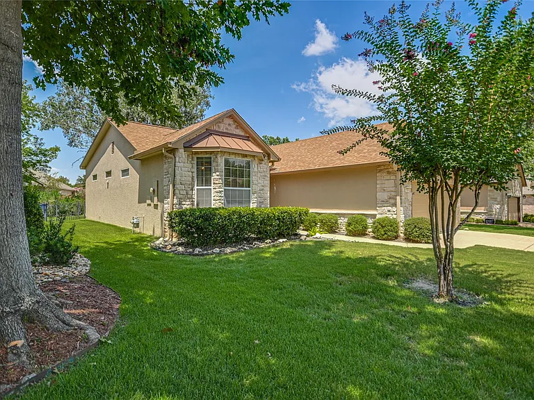 112 Bluebell Dr — Photo 2