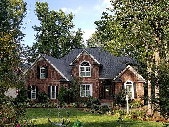 Great curb side appeal...