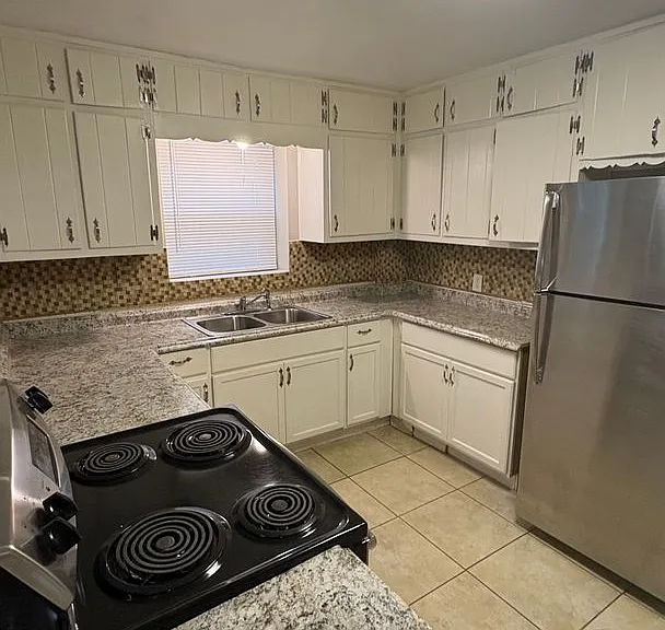2059 Honeysuckle Ln SW #B — Photo 4