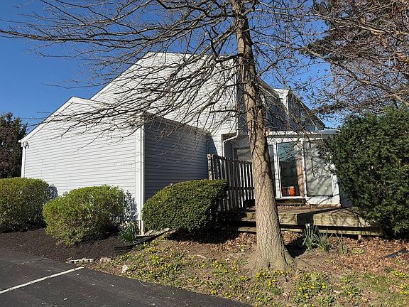 4th image of 966 Worthington Woods Blvd