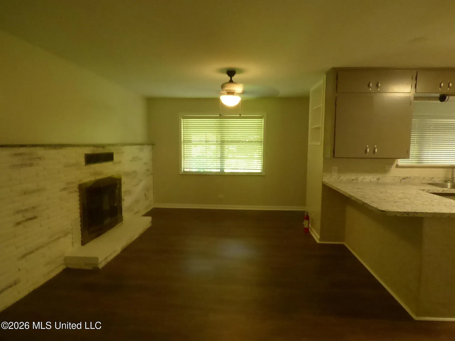 4 bed, 2.5 bath, 3000 sqft, $1,600 — Photo 4