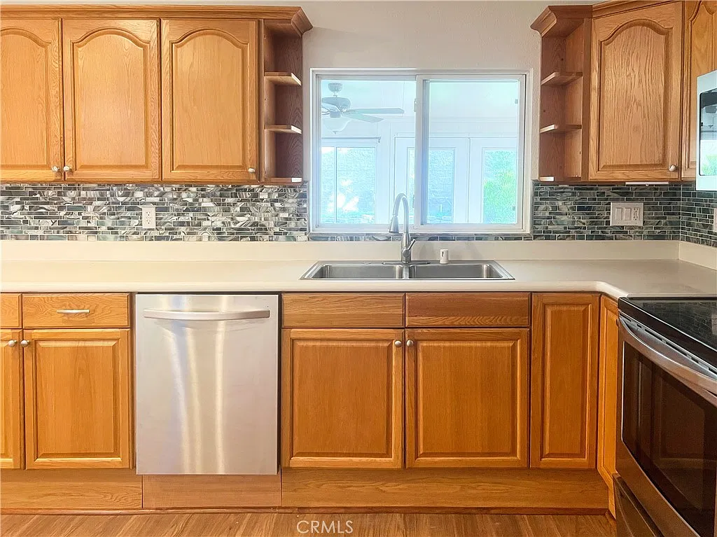 5 bed, 2204 sqft, $5,000 — Photo 2