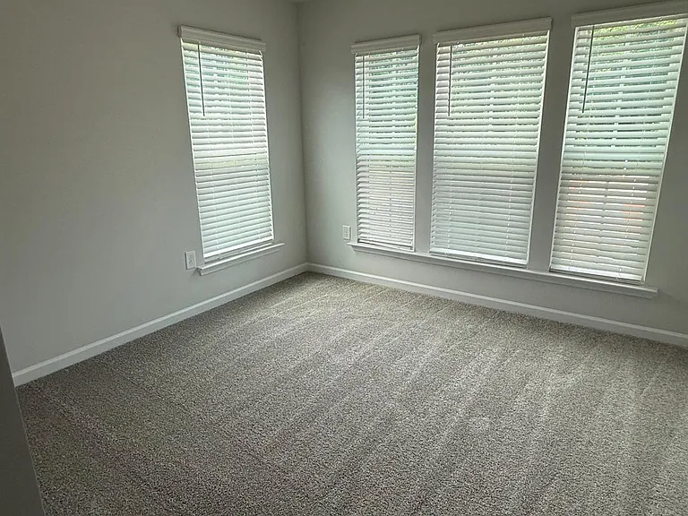 260 Ravenscraig Park Pl — Photo 19