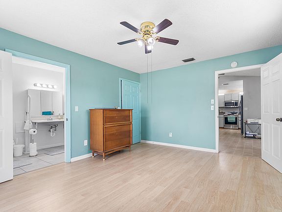 4th image of 351 SW Duval Avenue SW