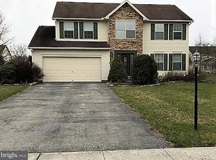 26 Dickinson Dr, Hanover, PA 17331