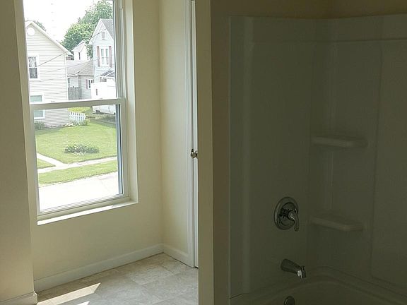 4th image of 1 Earl Ave