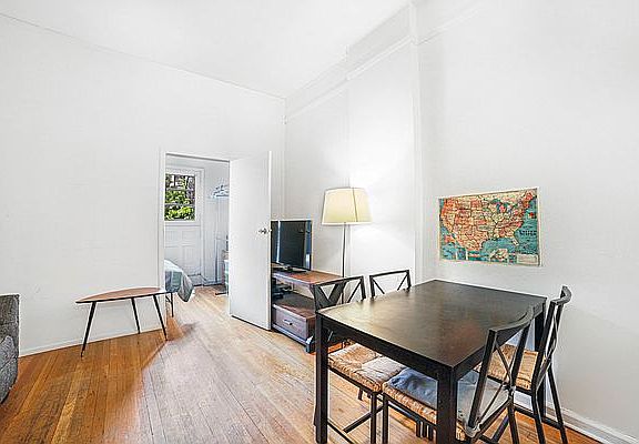 4th image of 43 W 86th St #4B