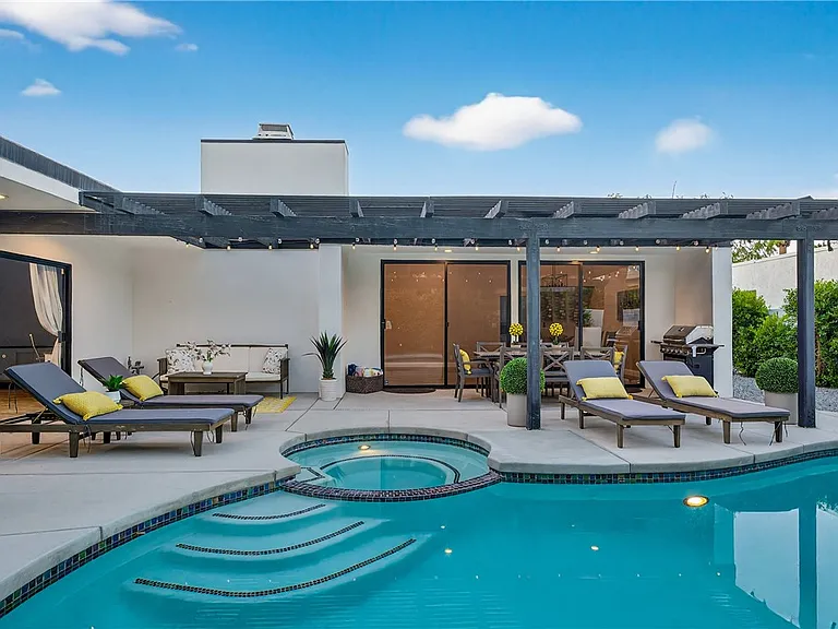 75407 Montecito Dr — Photo 37