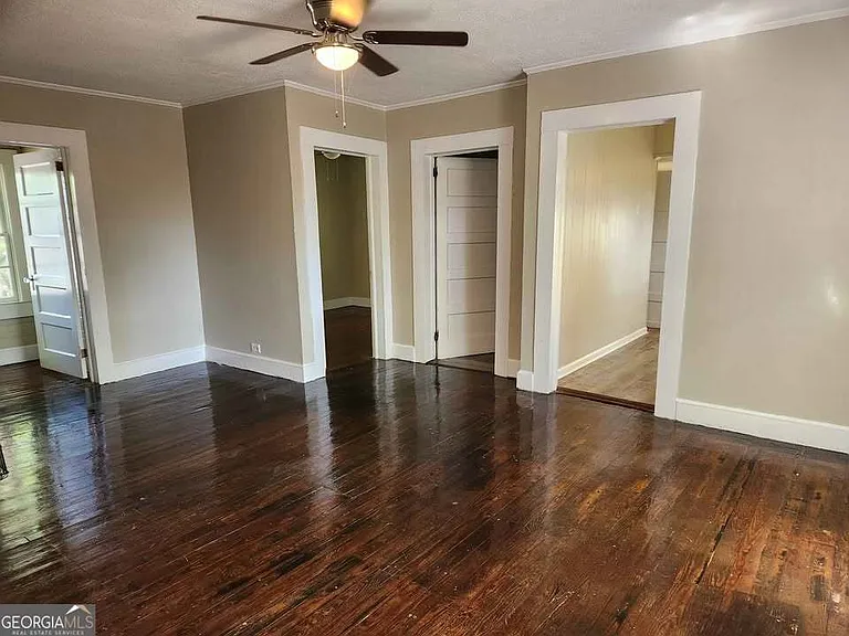 631 Davis Ave — Photo 4