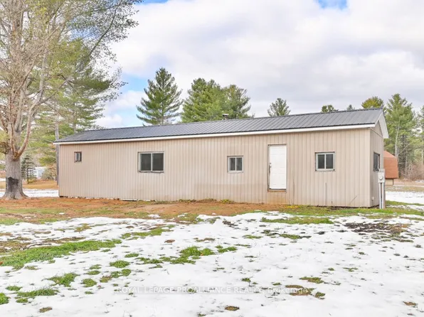 139 Glastonbury Rd, Addington Highlands, ON K0H 2G0