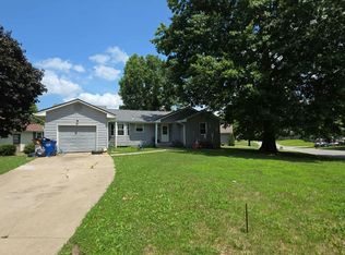 2307 S Harding St, Oak Grove, MO 64075