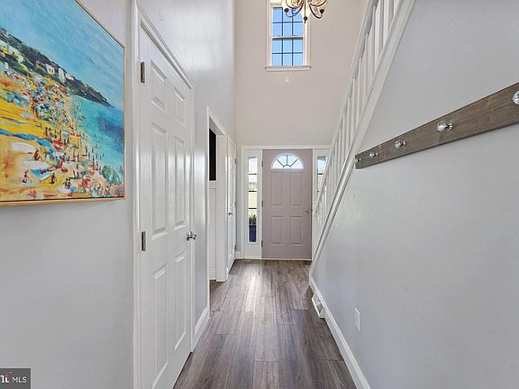 3rd image of 216 Stella St