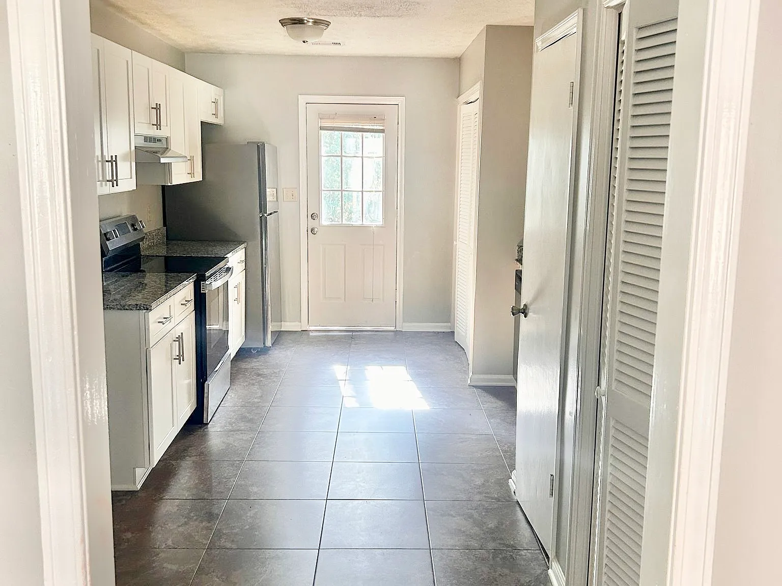 1616 Riverside Trl NE — Photo 3