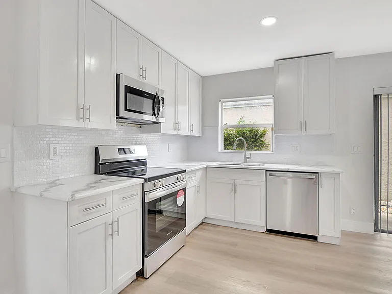 21391 Millbrook Ct — Photo 21