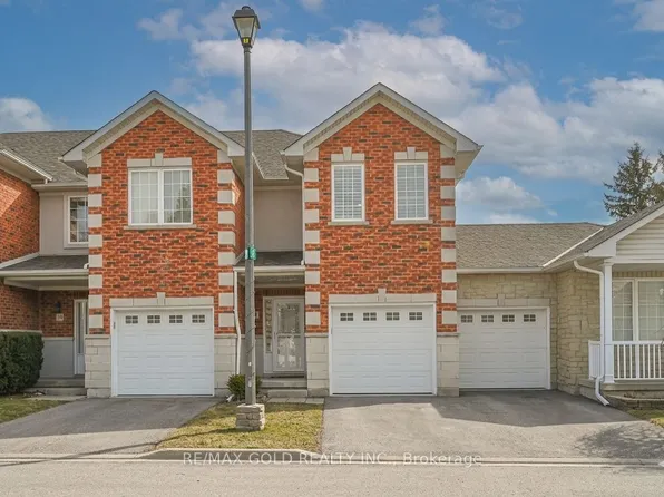 81 Valridge Dr #9, Hamilton, ON L9G 5B7
