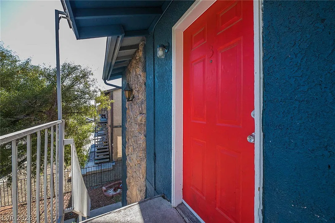 3 bed, 2.0 bath, 3604 sqft, $1,200 — Photo 2