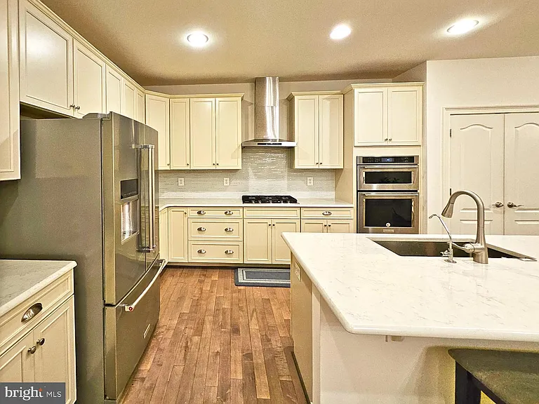 3332 Burton Dr — Photo 36