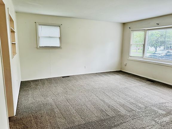 3rd image of 29 Elmhurst Dr