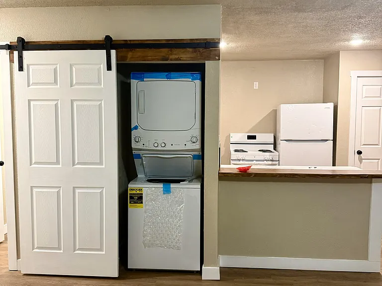 Kitchen/Laundry