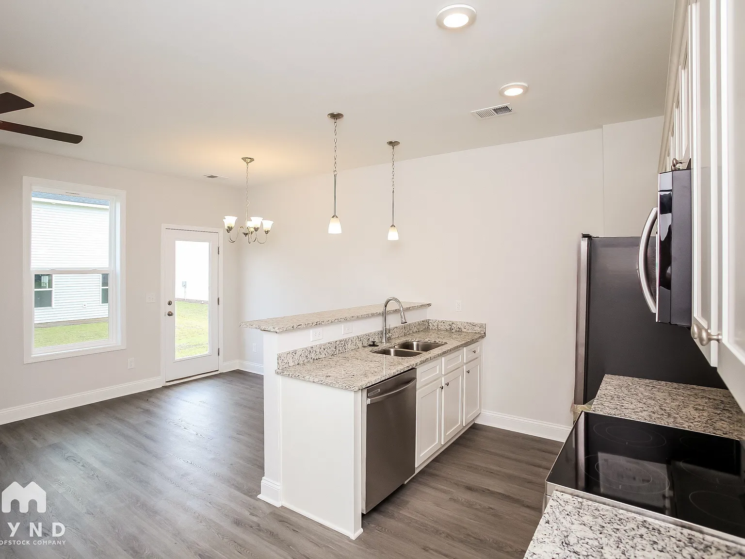 3 bed, 2.5 bath, 1350 sqft, $1,724 — Photo 4