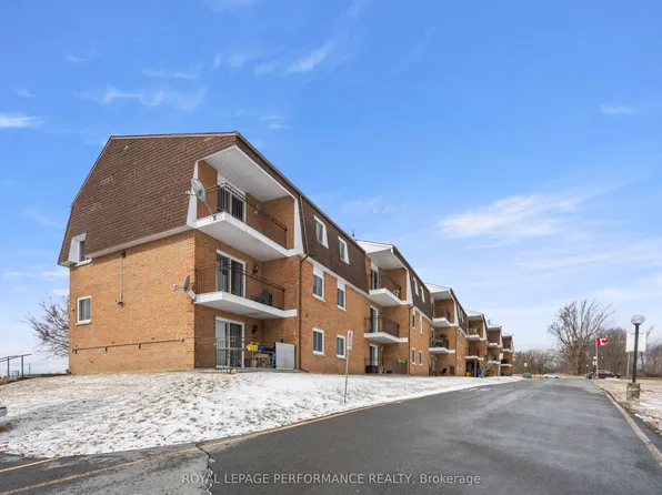 220 Kenyon St W #209, North Glengarry, ON K0C 1A0