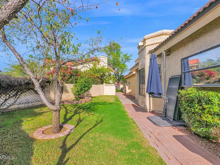 8979 E Gail Rd — Photo 23